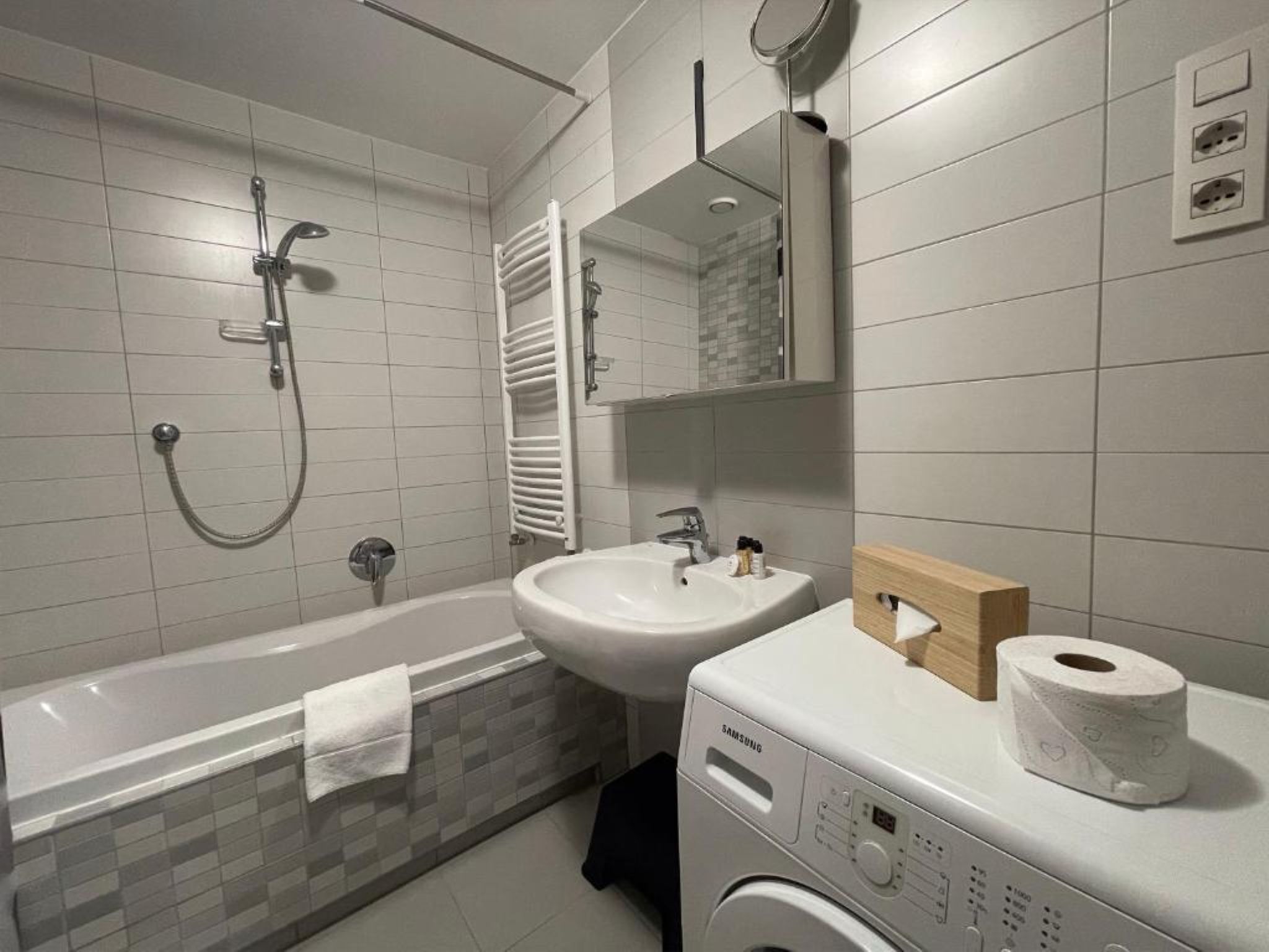 SWU Carrara Apartments 44/48