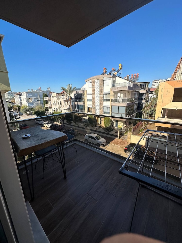 Sun Suites 24/41