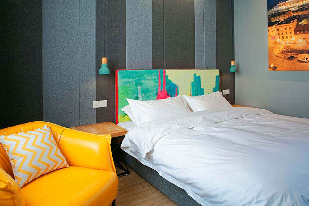 Cloudland International Youth Hostel 12/62
