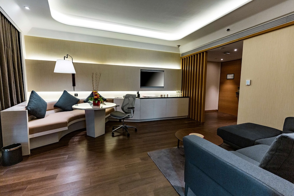 Doubletree By Hilton Ahmedabad India 32/48