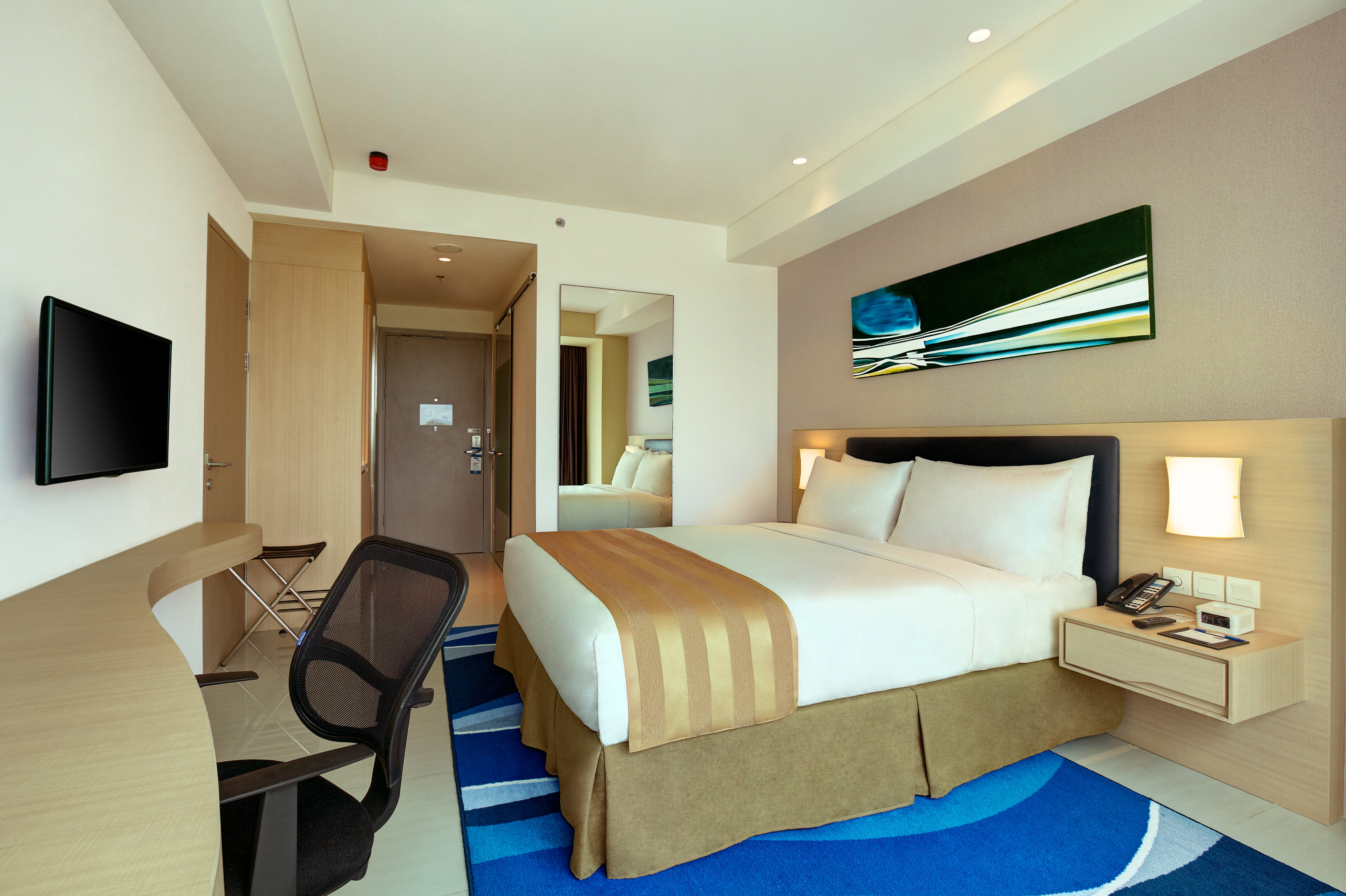Holiday Inn Express Jakarta International Expo 33/75