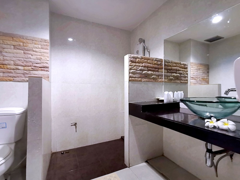 Nana Buri Hotel 18/38