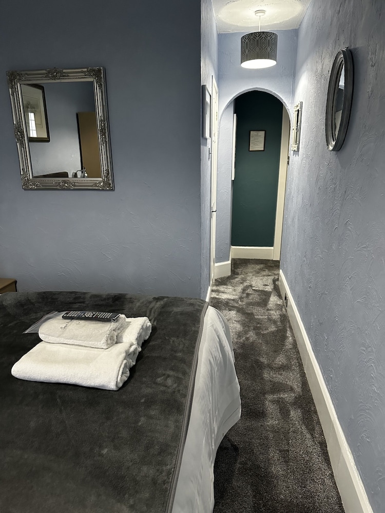 The White Lodge 31/50
