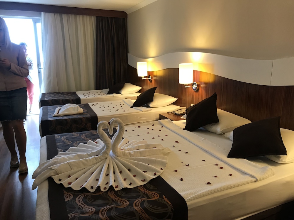 Throne Beach Resort and Spa 21/50