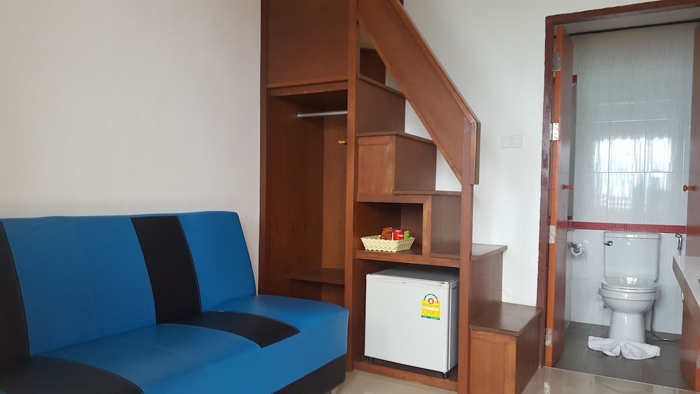 First & Frang Hotel 28/70