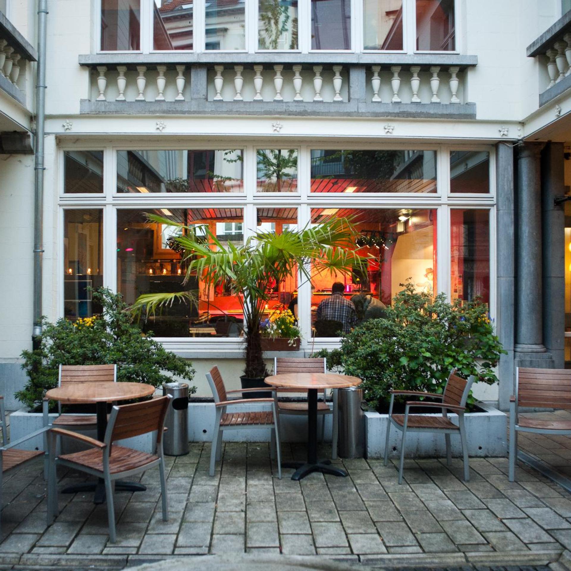 Jacques Brel Youth Hostel 32/48
