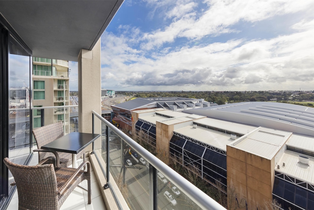 Oaks Adelaide Horizons Suites 7/70