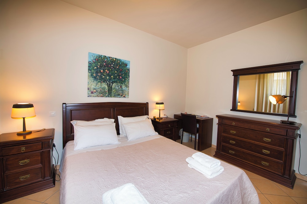 Marini Luxury Apartments And Suites 11/75