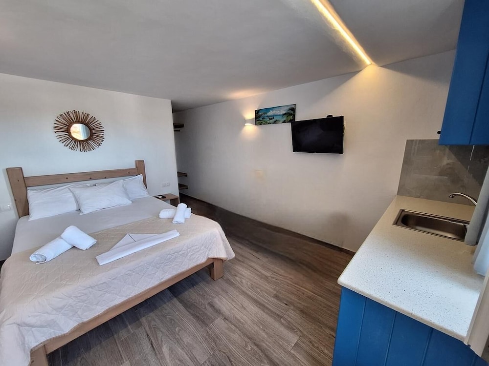 ECONOMY, DOUBLE BED