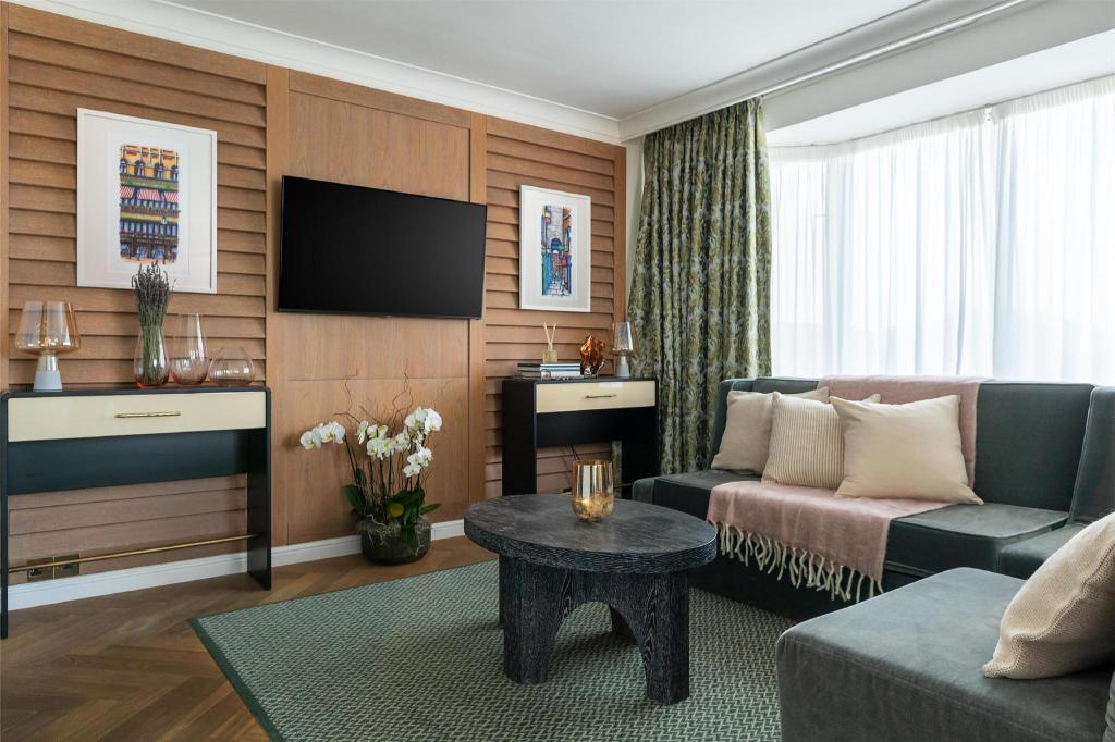 EARLSFORT, SUITE, KING BED