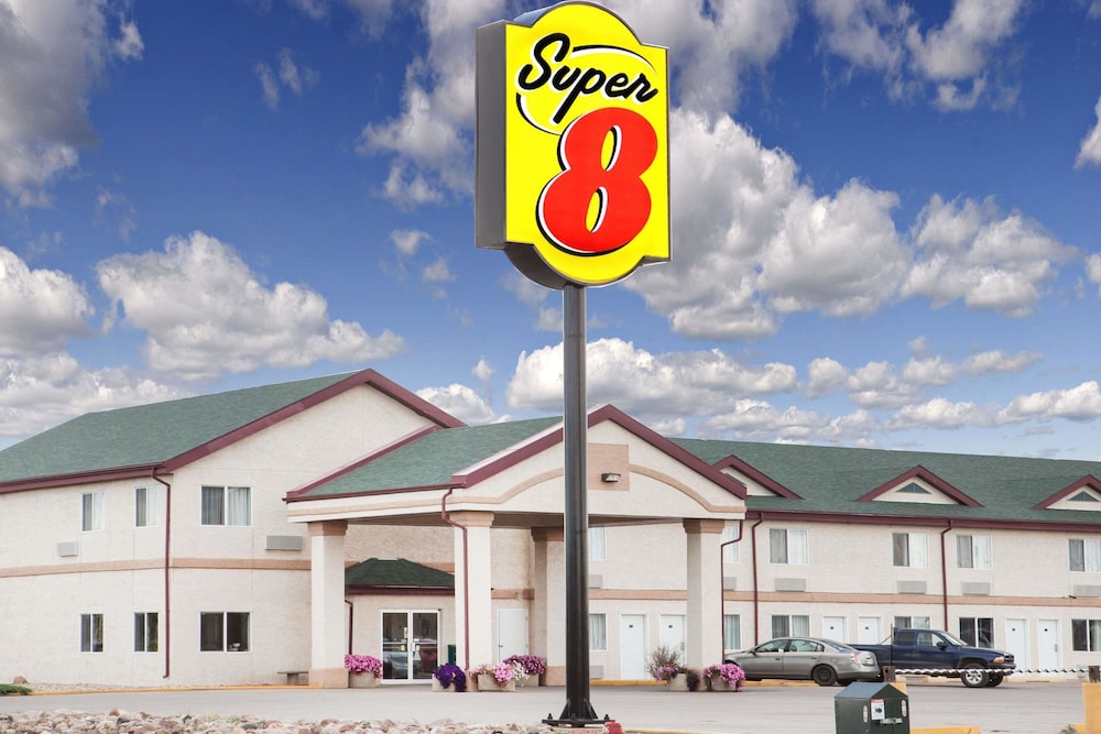 Super 8 Kindersley 3/51