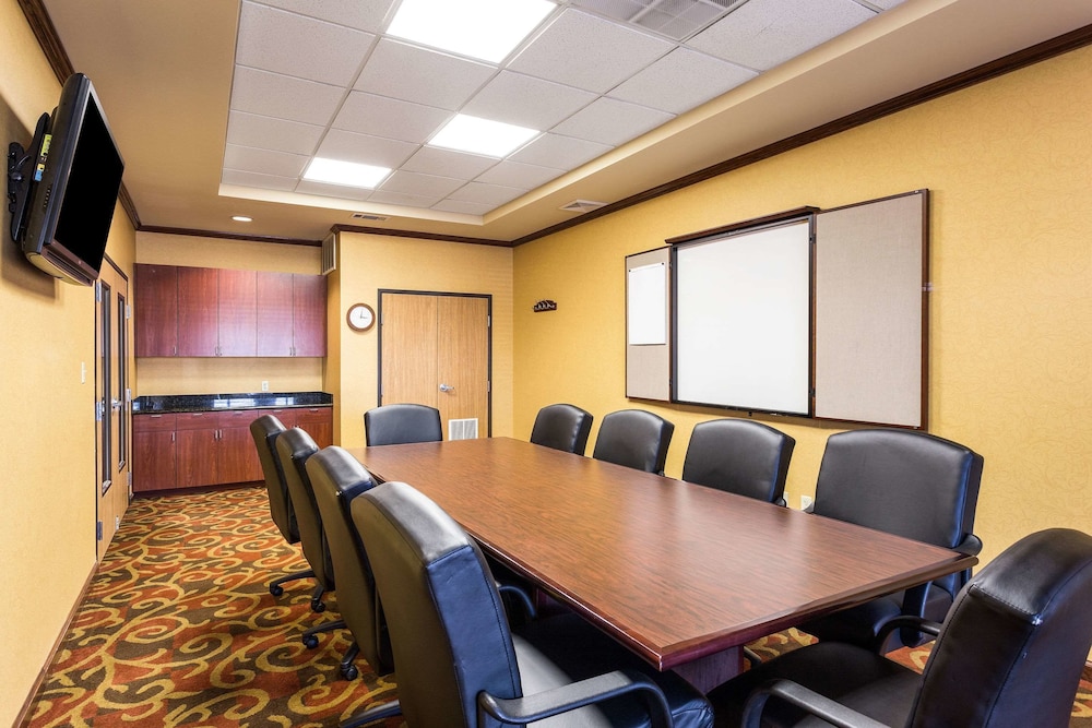 Comfort Inn & Suites Blytheville, AR 38/39