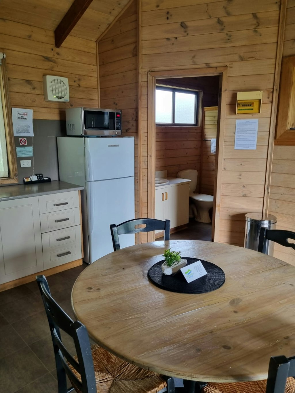 LAKES AND CRATERS HOLIDAY PARK 4/6
