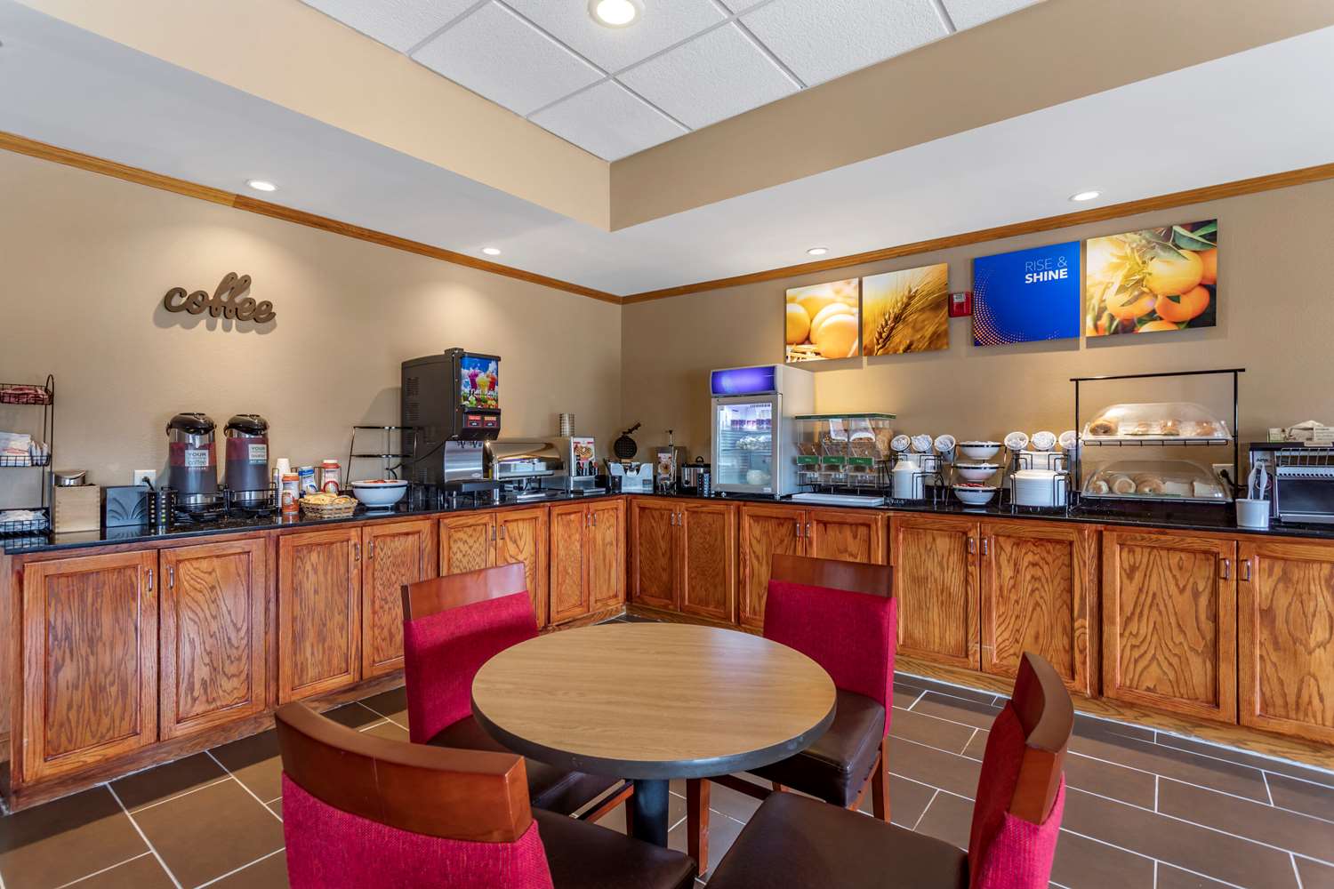 Comfort Inn and Suites Carbondale University Area 25/34