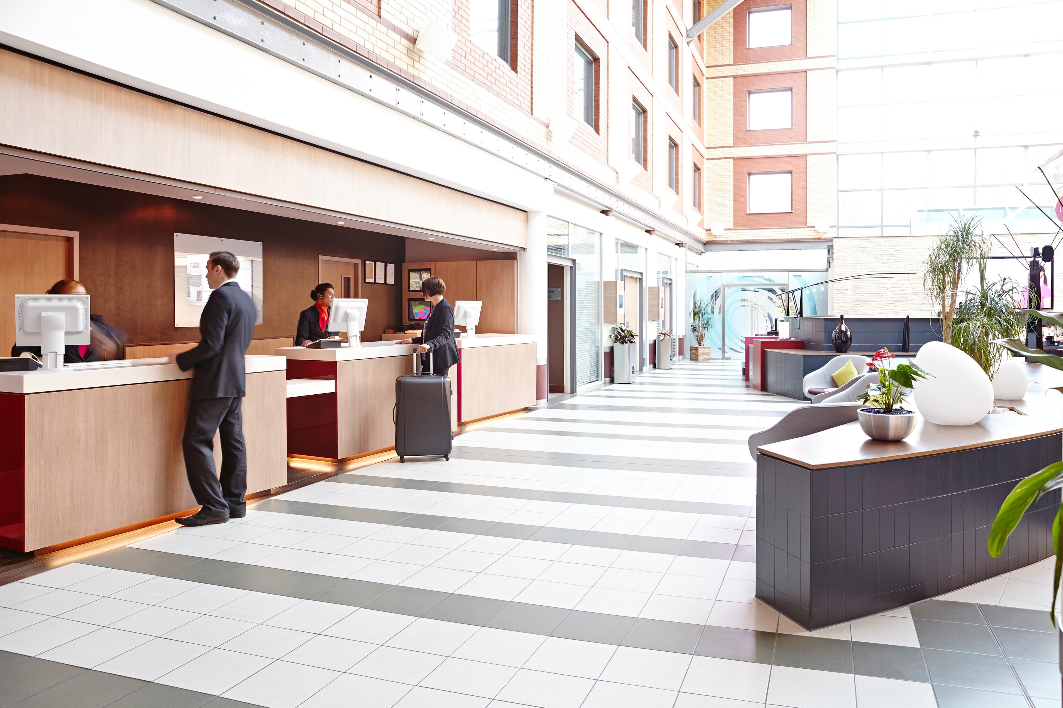 Novotel London Heathrow Airport - M4 Jct 4 Hotel 5/50