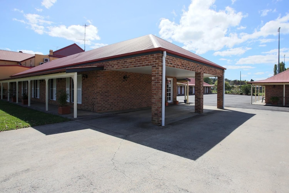 Club Motel 25/32