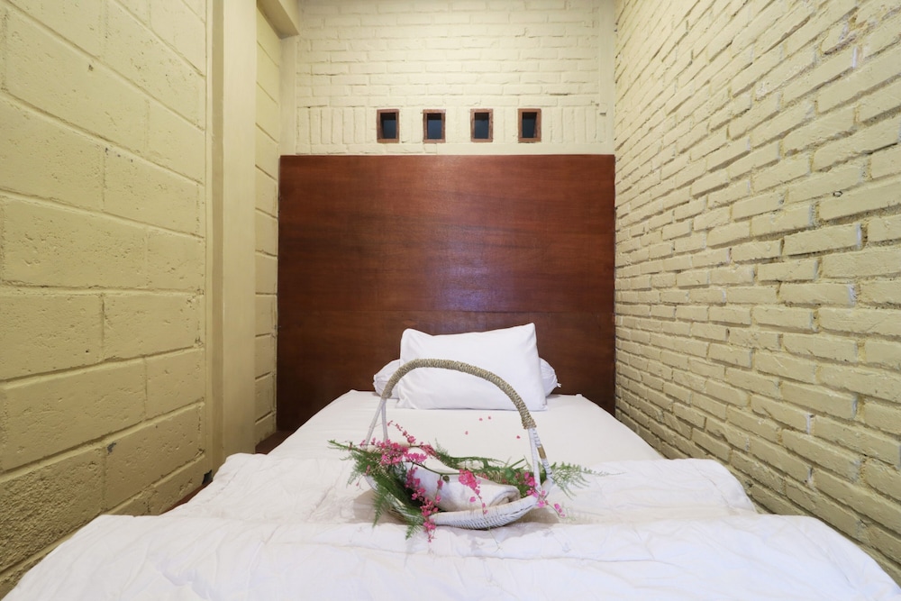 NILA HOUSE, Sharia Family Home Stay by ZUZU 42/73