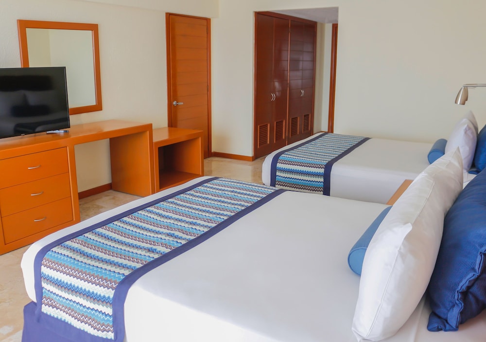 Plaza Pelicanos Grand Beach Resorts 11/65