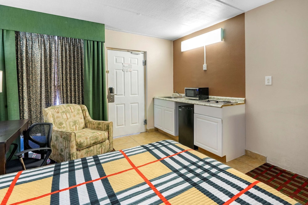 Rodeway Inn Clearwater-Dunedin 16/30