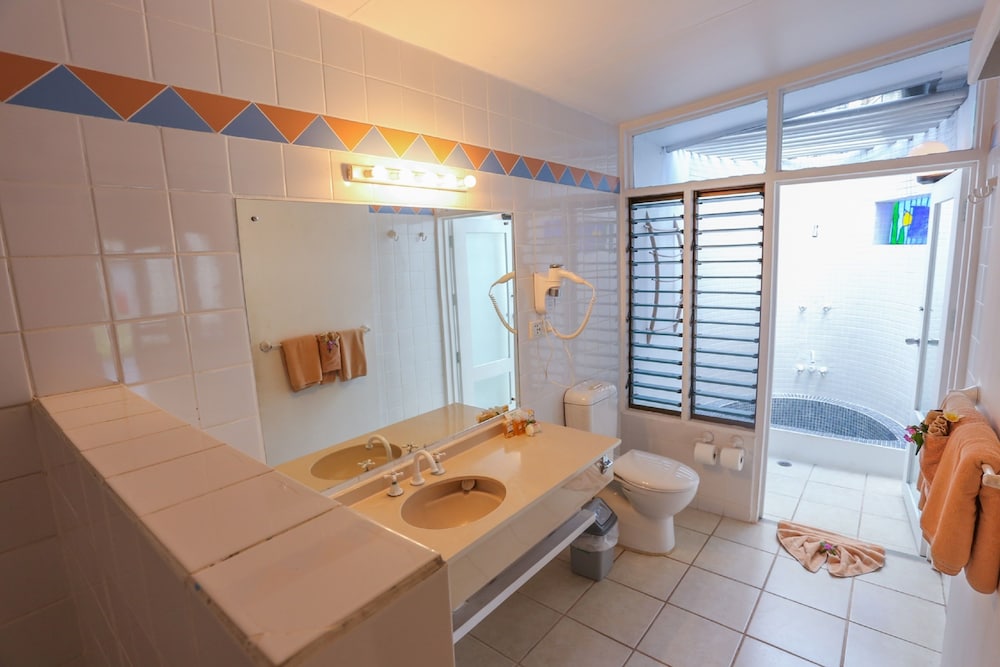 Fiji Hideaway Resort and Spa 50/50