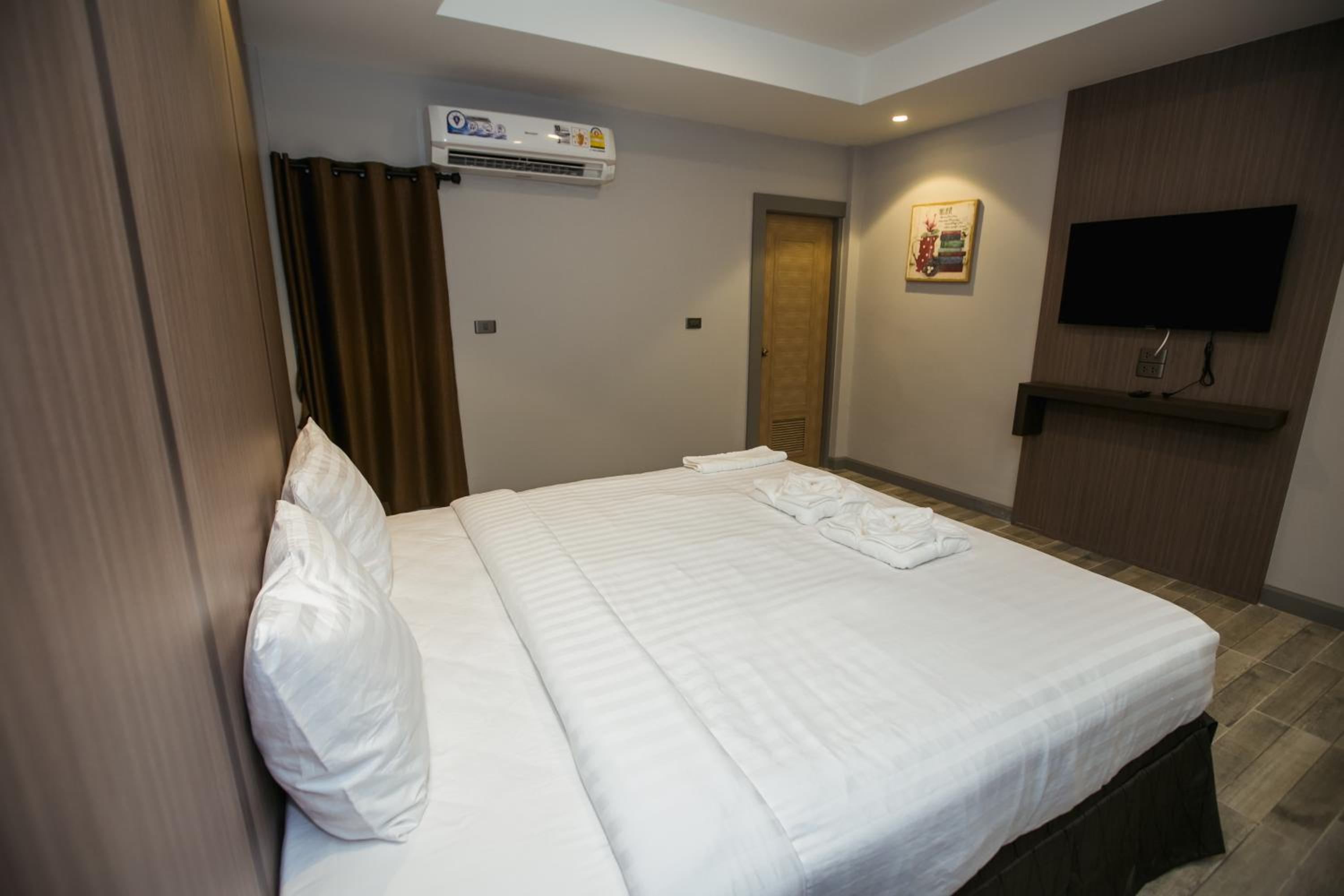 The Bed Hotel 13/50