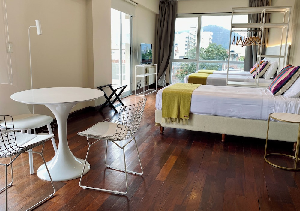 Plaza Hotel Paseo 28/39