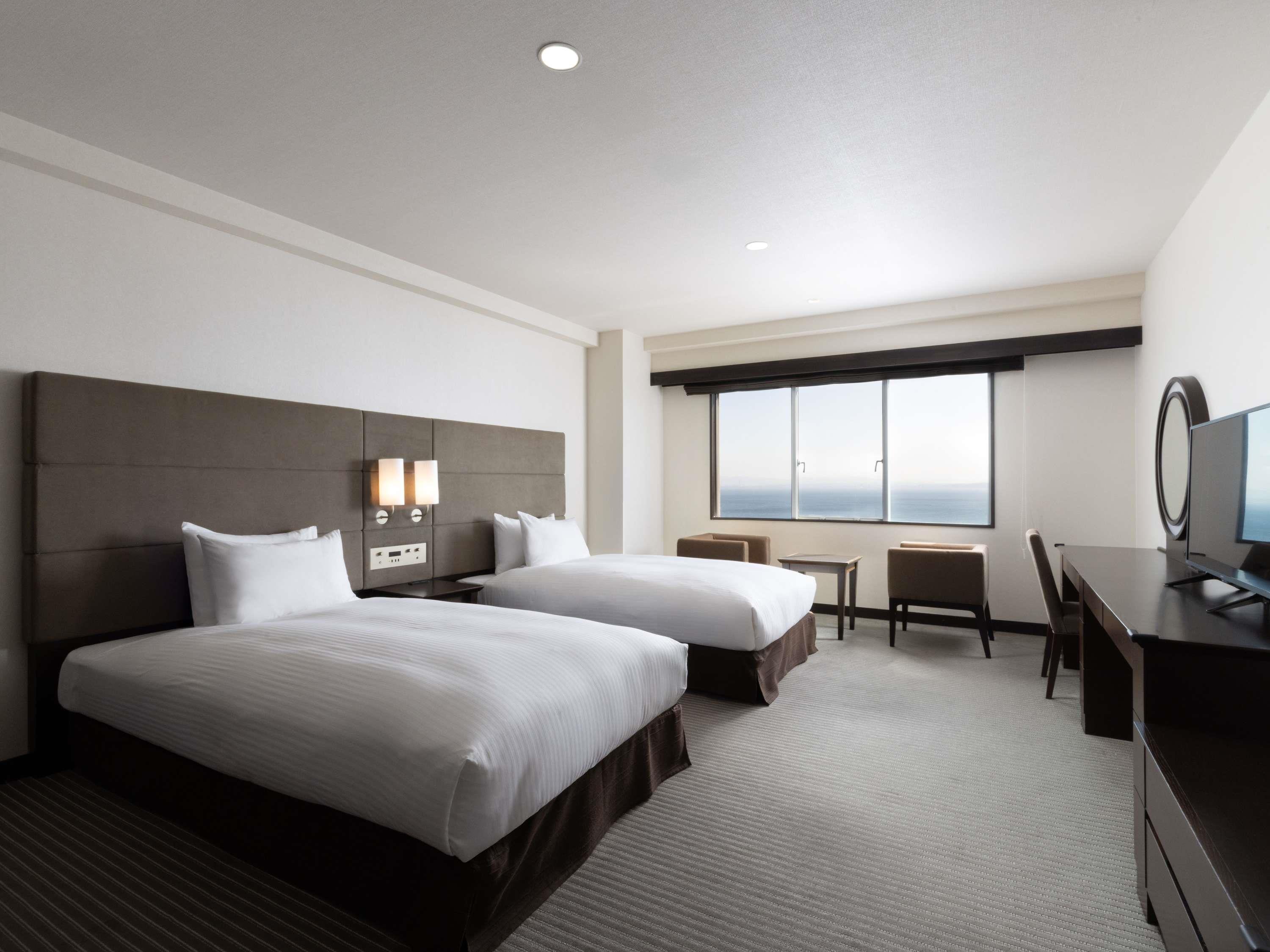 Deluxe, Suite, Twin Beds, 4 Futon Beds, Ocean or Sea View
