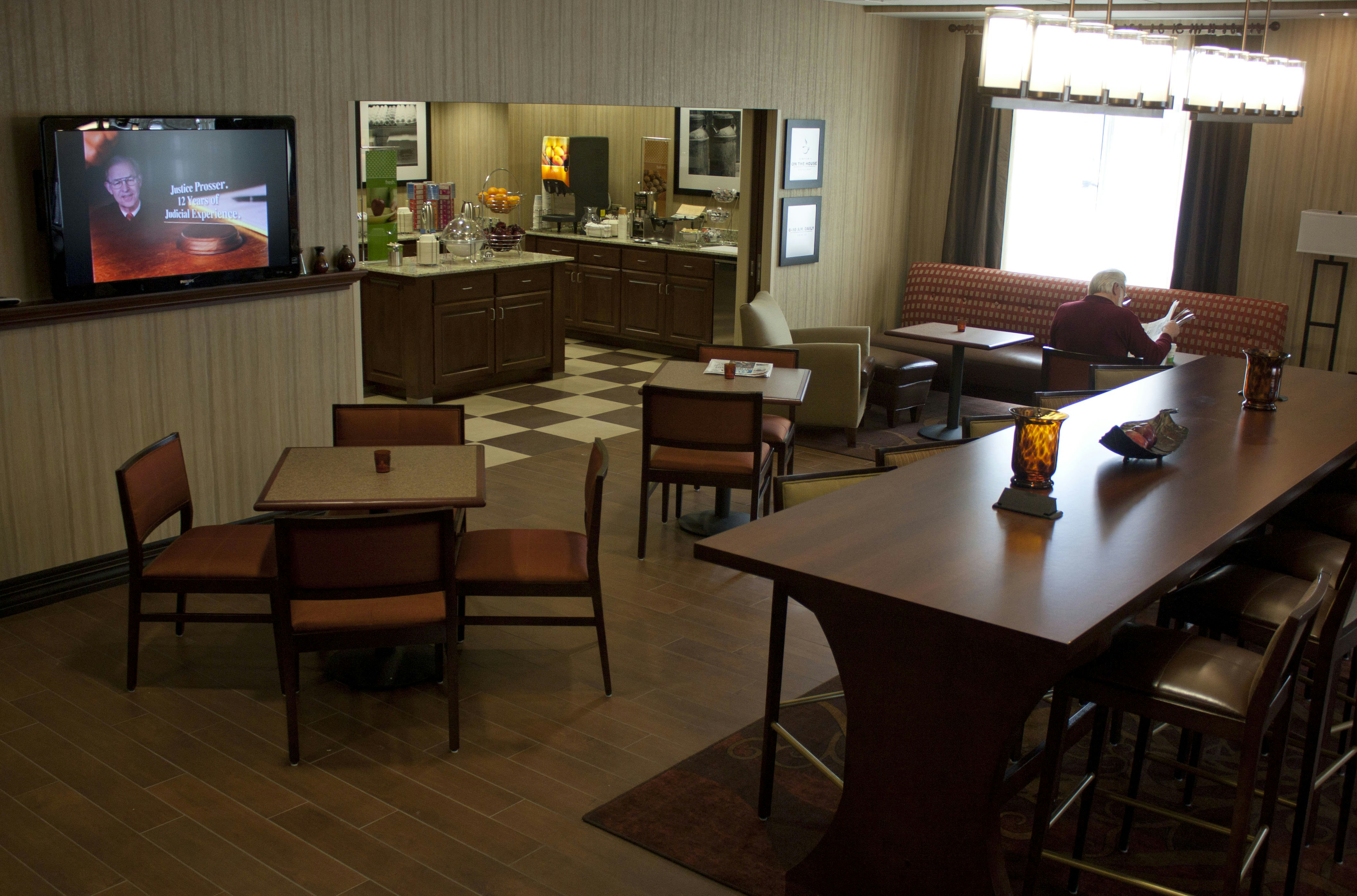 Hampton Inn Burlington, WI 33/58