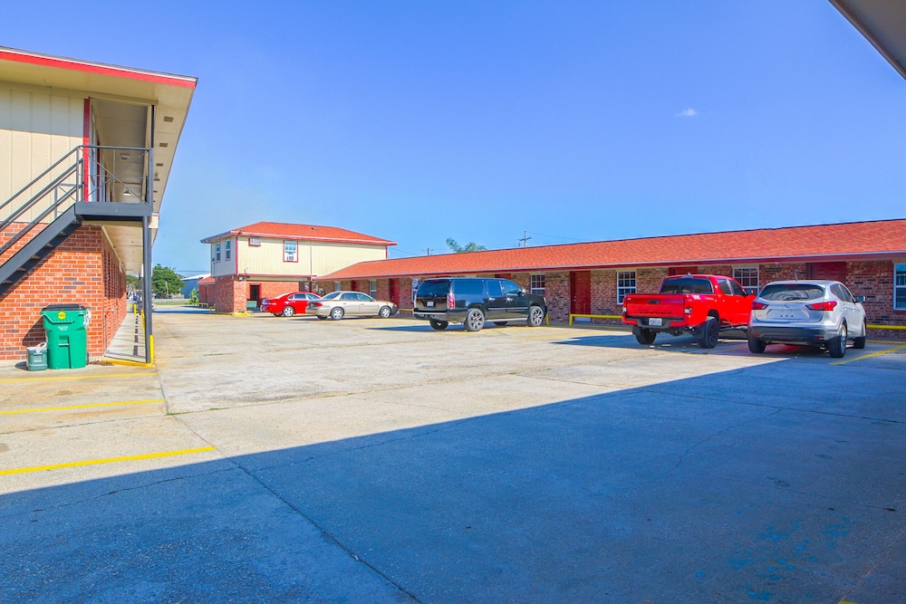 Economy Inn By OYO Lockport near Houma 21/34