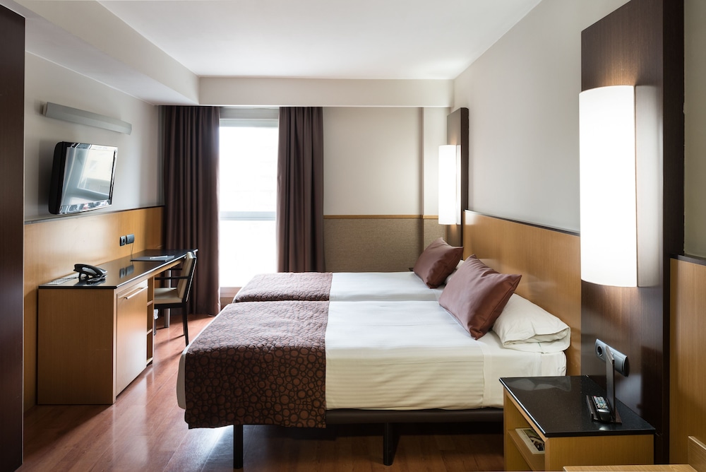Catalonia Atenas Hotel 8/71