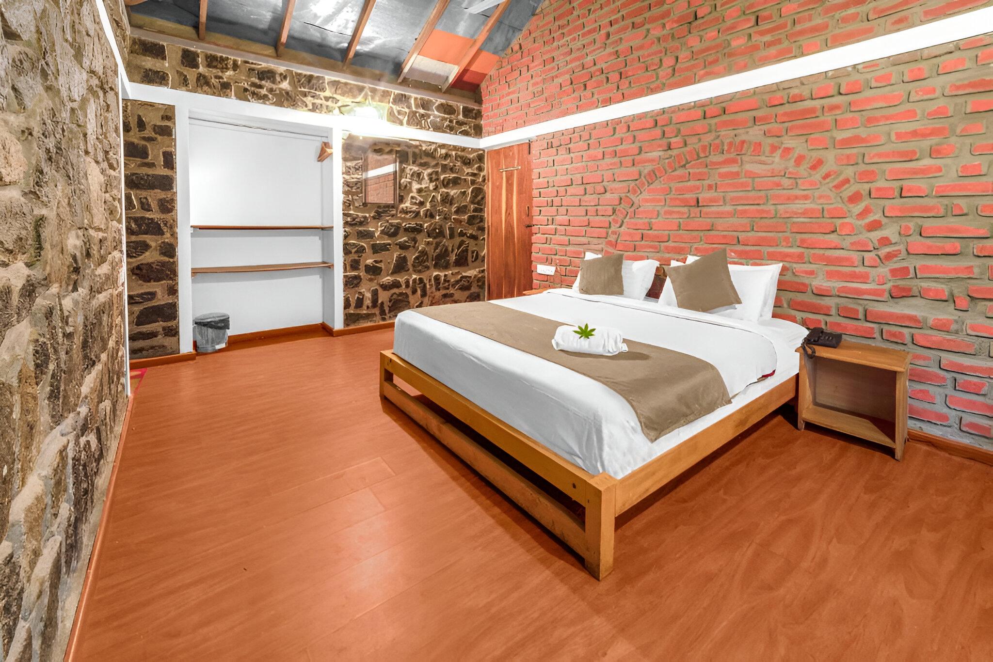 1 Bedroom, Suite, 1 King and 1 Single Beds, Valley View, Balcony