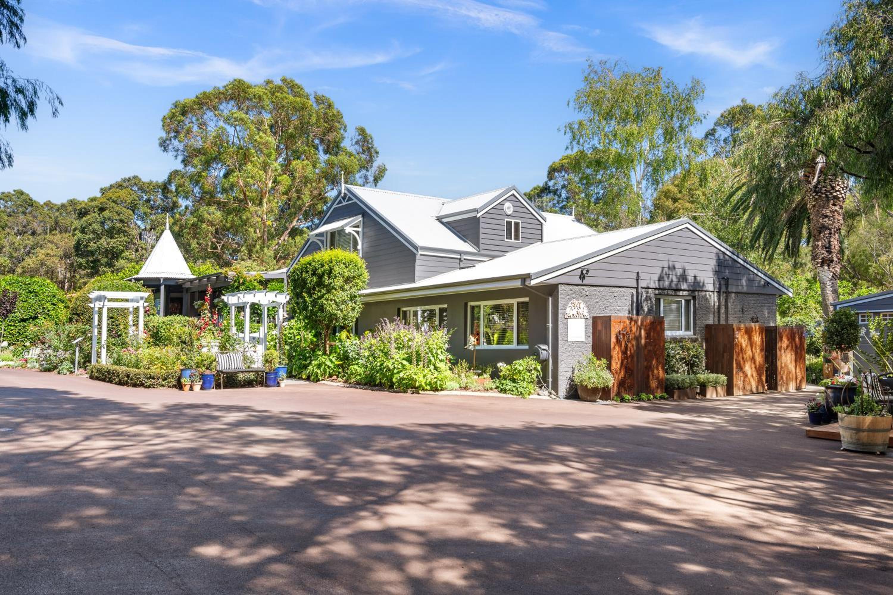 ROSEWOOD GUESTHOUSE 4/50