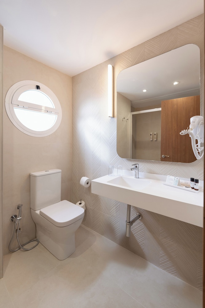 RH Riviera - Adults Only 32/34