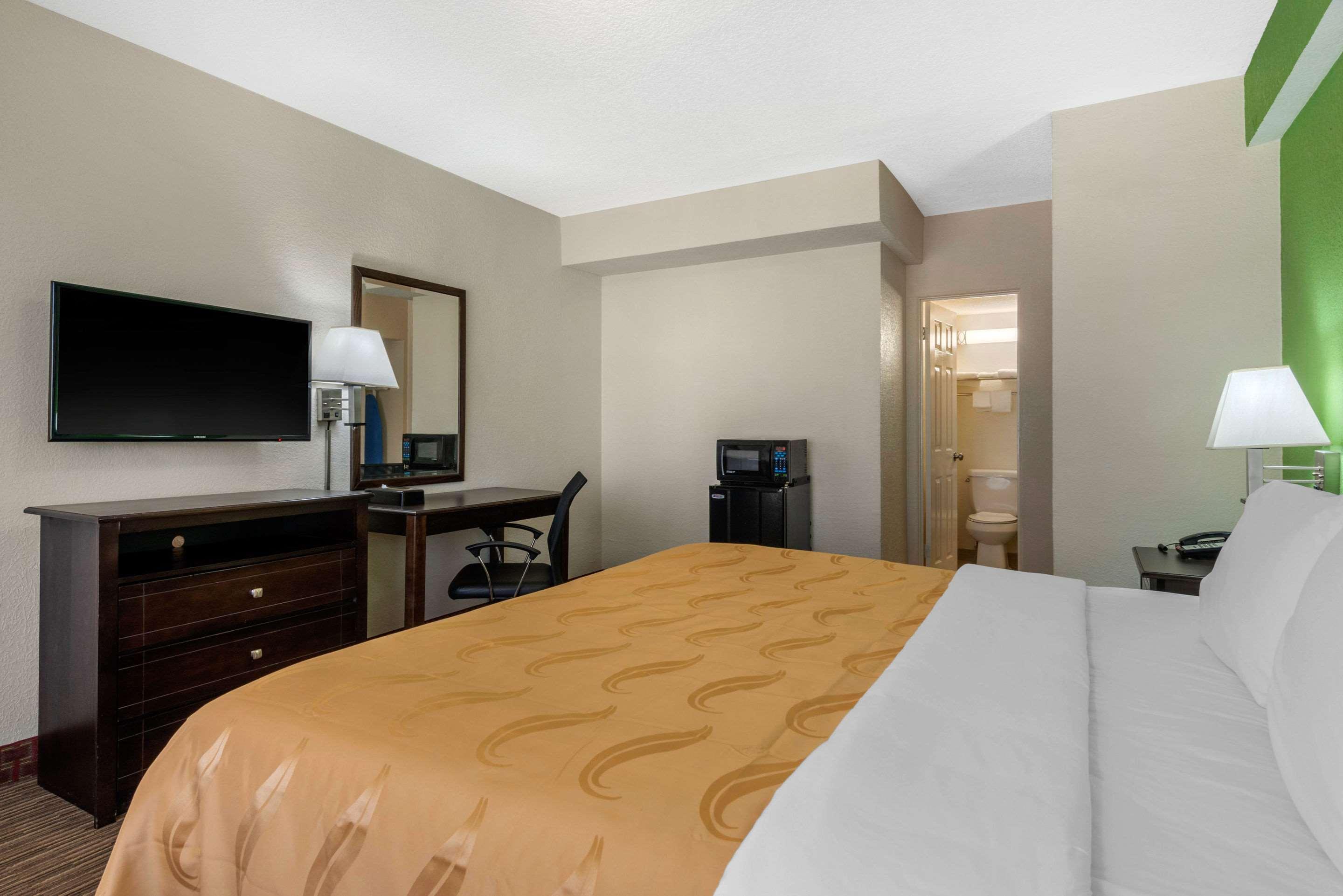 ROOM, KING BED