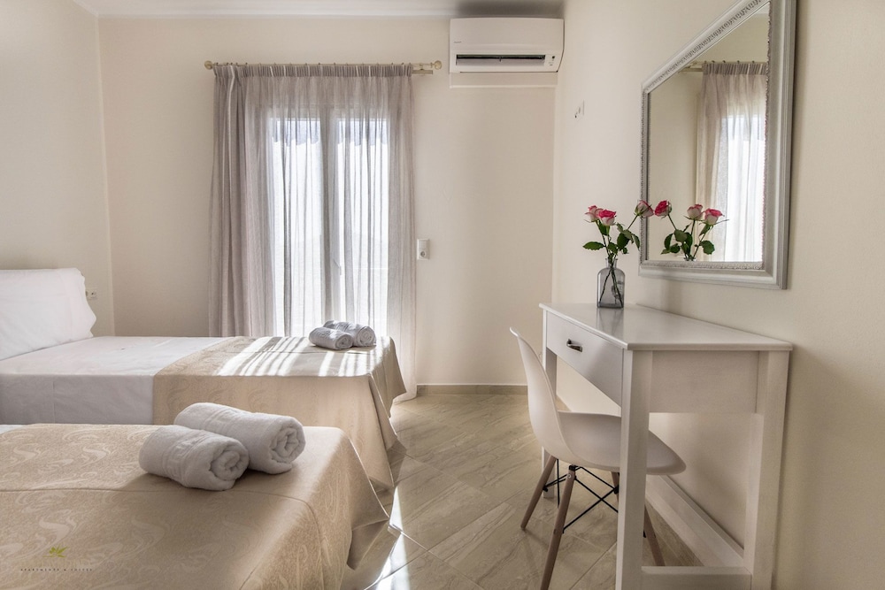 Iphimedeia Apartments Suites 32/75