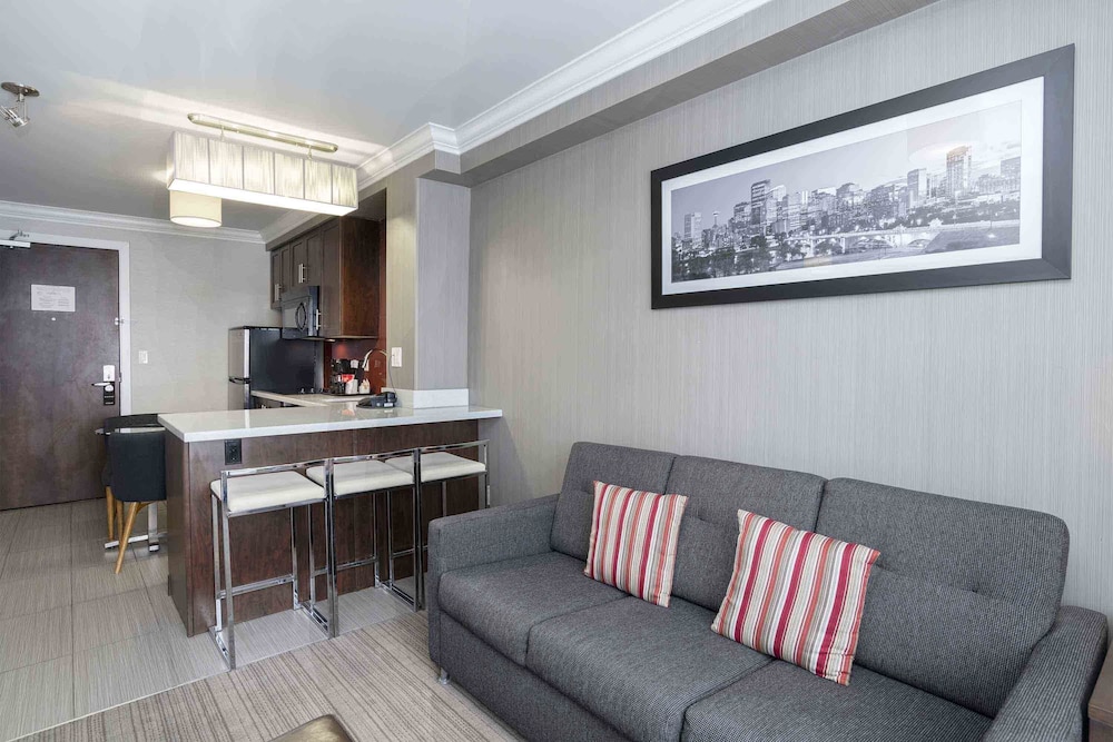 Sandman Hotel & Suites Calgary South 39/65