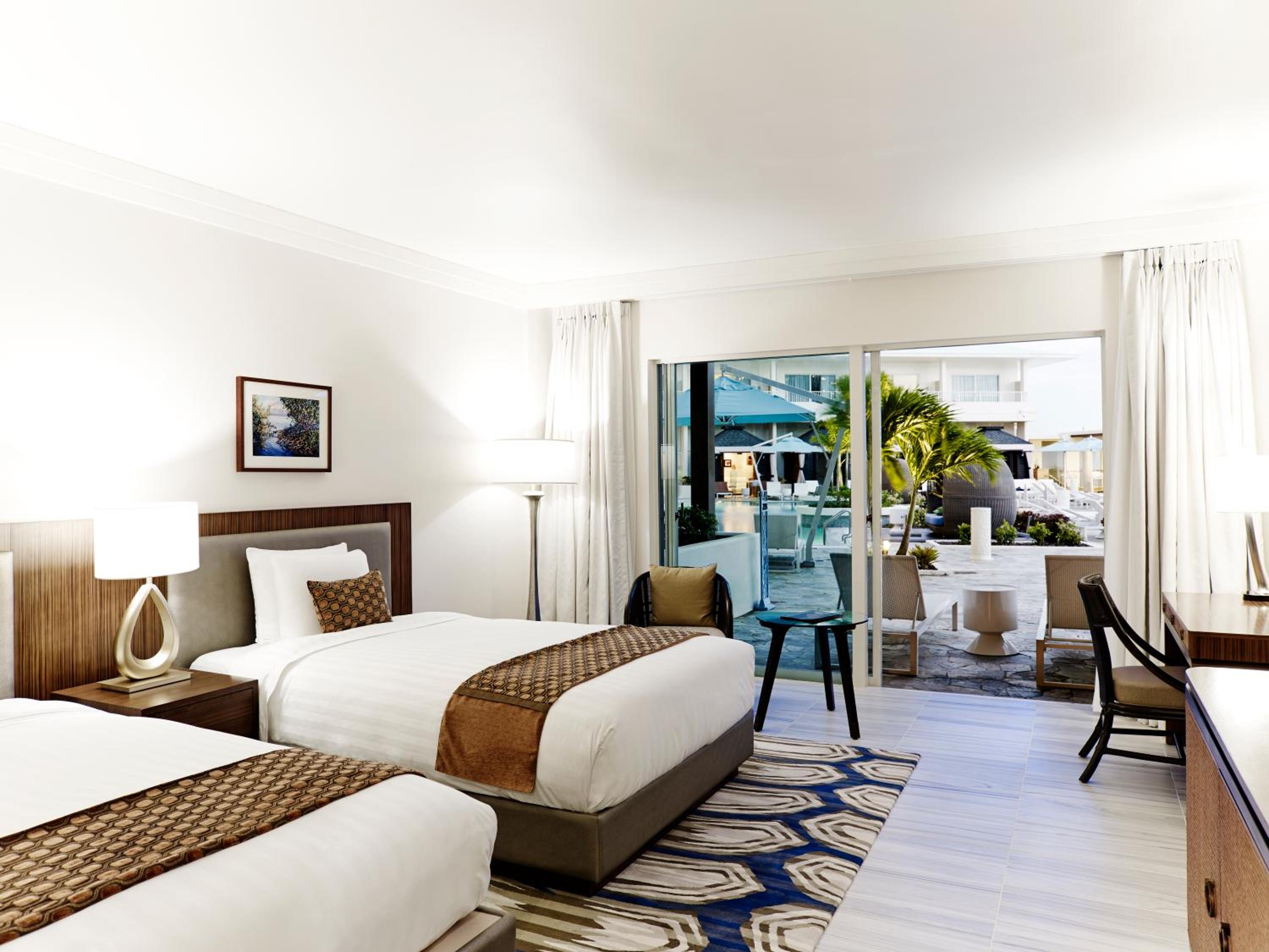 Club, Club Lounge Access, Pool Access