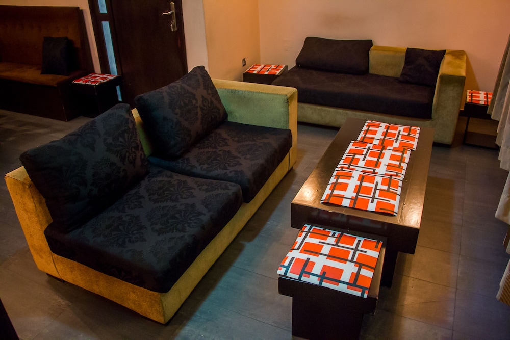Precinct Comfort Services Ikoyi 13/25