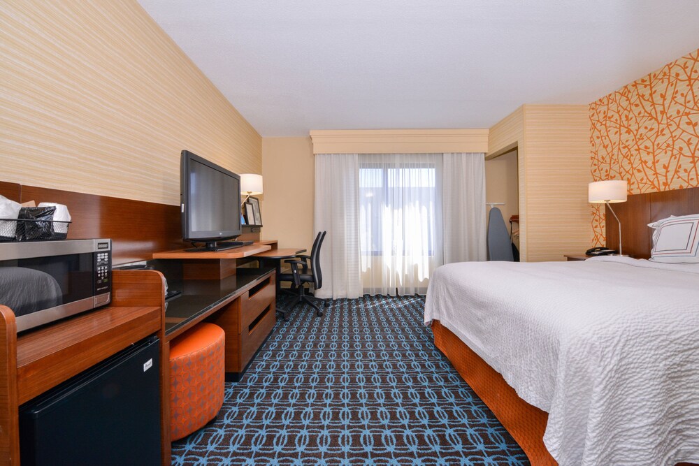 Fairfield Inn Amp Suites By Marriott Rochester West Greece 9/50