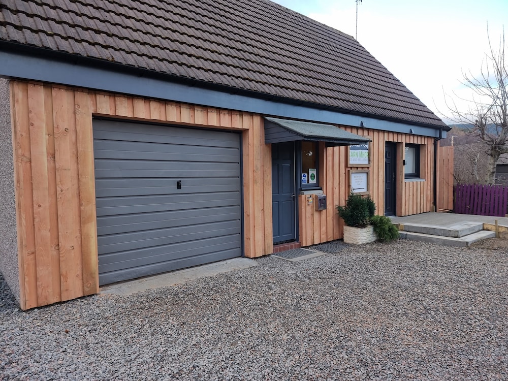 Carn Mhor Bed and Breakfast 38/50
