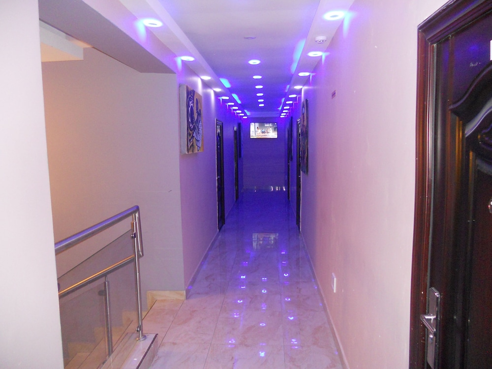 Gold Crown International Hotel 30/50