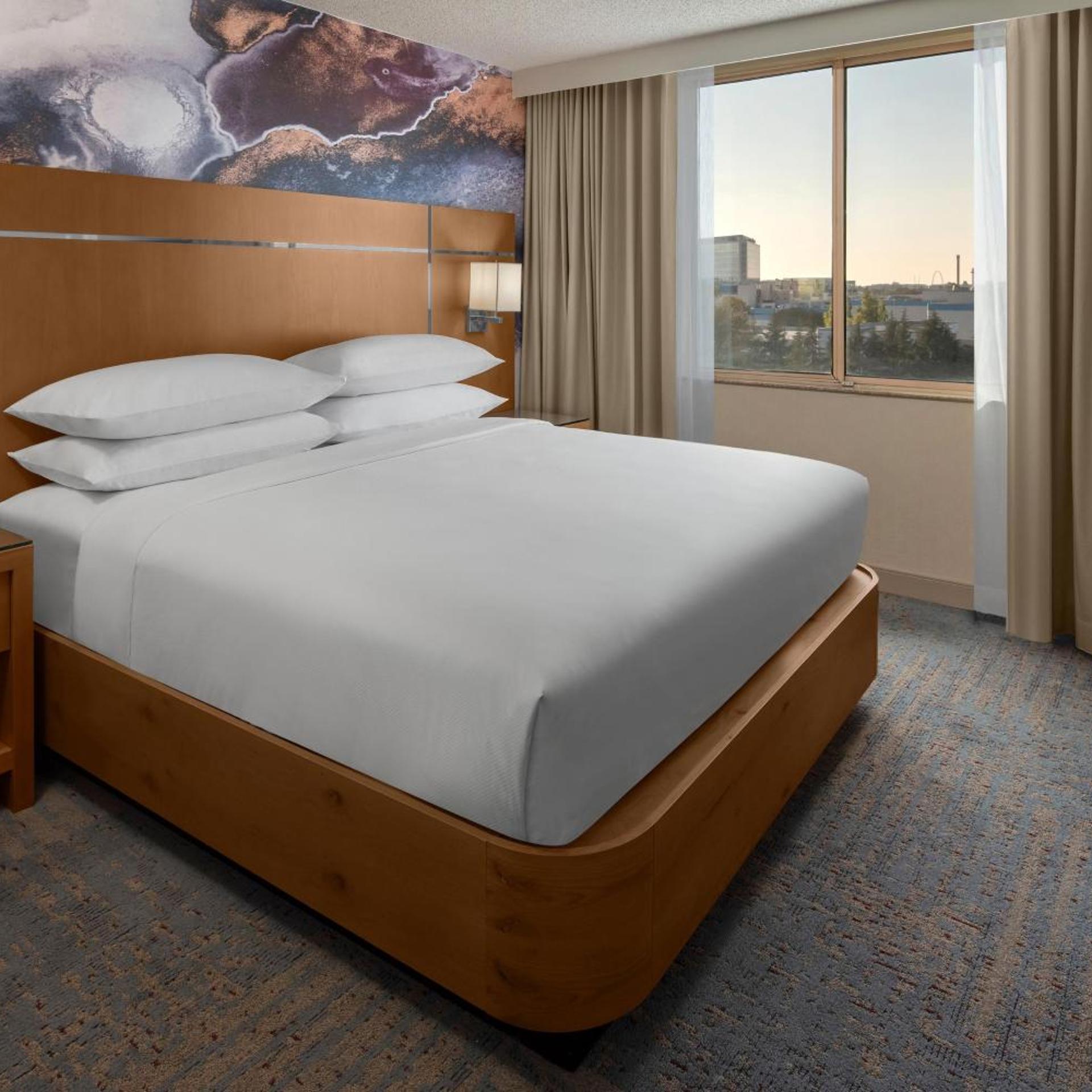 1 Bedroom, Tower, Deluxe, Suite, King Bed, Accessible