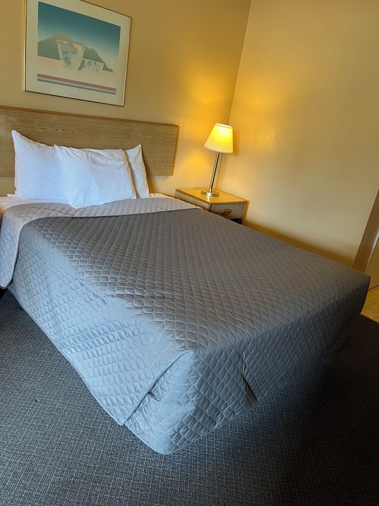 Silver Spur Motel 8/36