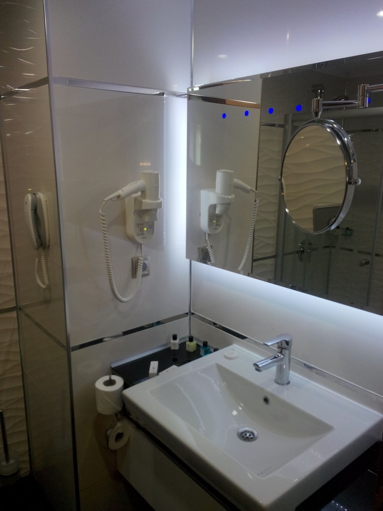 Ramada By Wyndham Usak 15/48