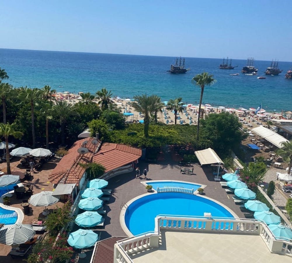 Azak Hotel 37/42