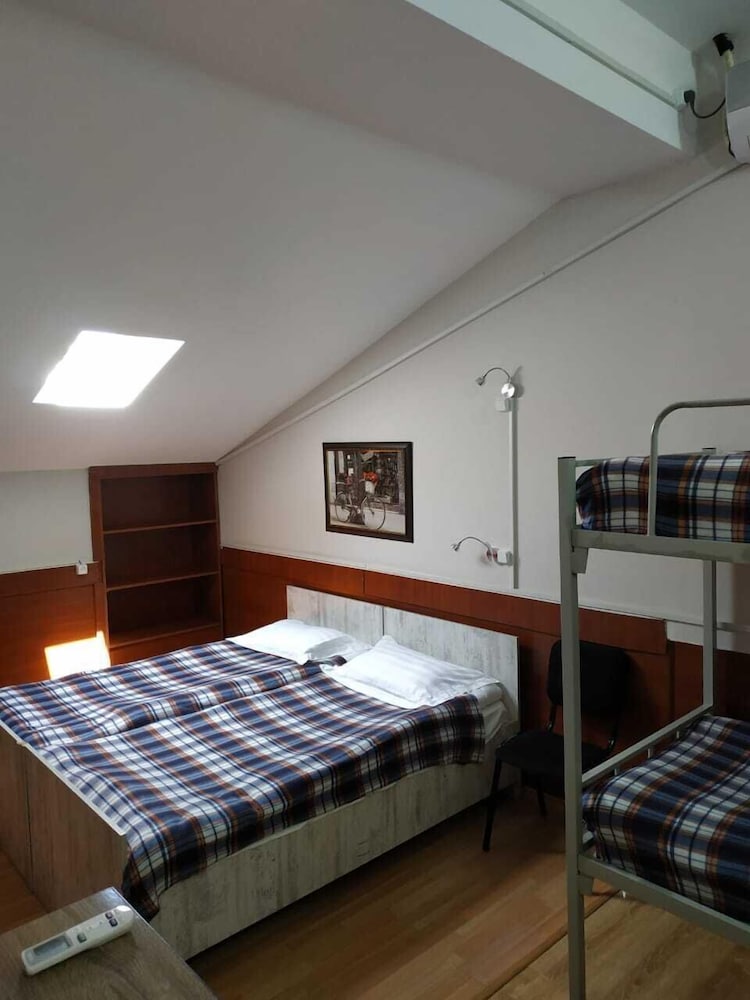 Joihostel 8/67
