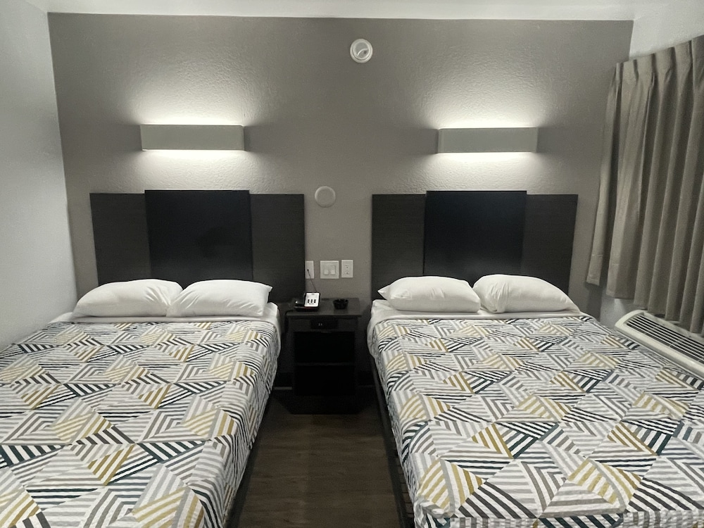 Motel6 Denton, TX - UNT 33/60