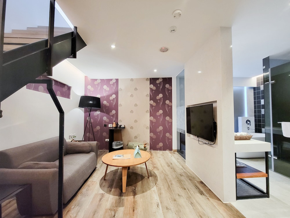 CHECK inn Taichung Zhongshan 34/50