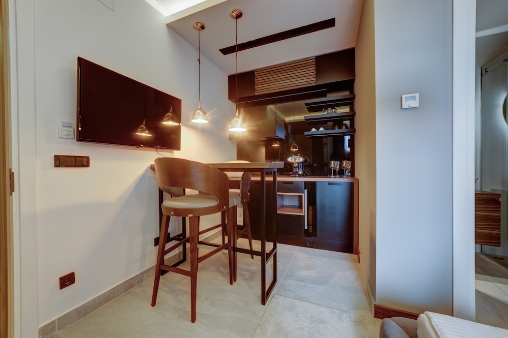 Black Pearl Luxury Suites 33/44