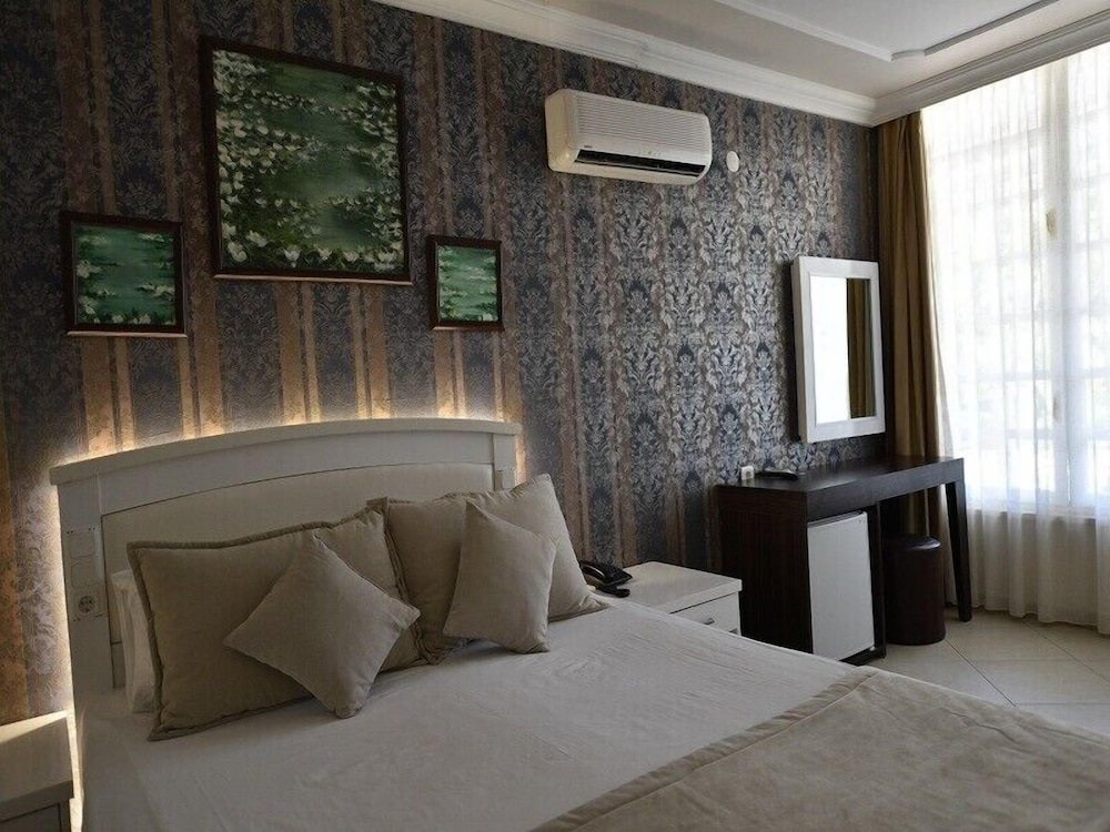 St Nicholas Park Hotel 8/26